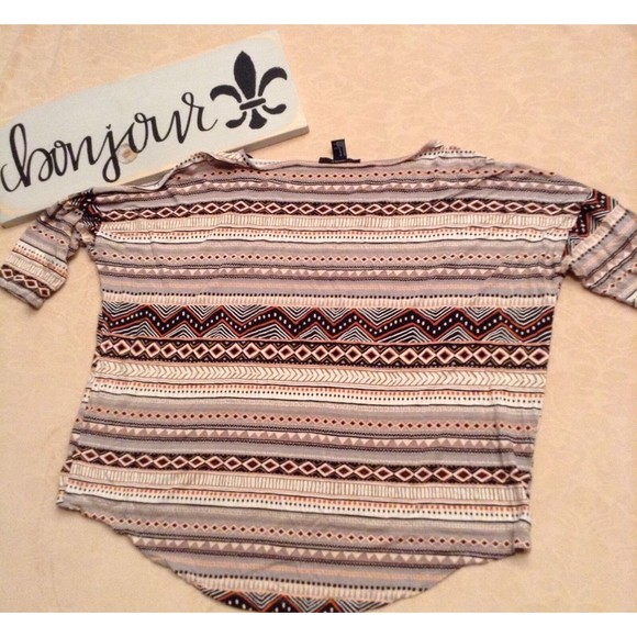 Forever 21 Women's Top Batwing Sleeve Shirt Tribal Pattern Size M - Picture 3 of 3